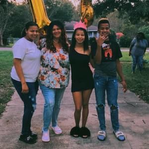 Meet your Posher, Kiana